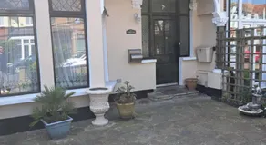 London Town House - Image 4