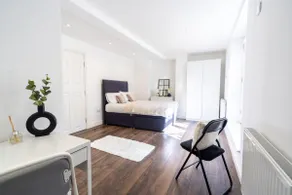 Luxury Modern 3BDR/ 3 en-suite/ City Centre/ Arena - Image 2