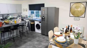 Abington Villa, Luxury, Sleeps up to 15, Northampton Centre, next to Cricket Ground, Games & Cinema Room - Image 2
