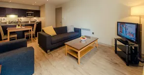 PREMIER SUITES Manchester - Image 2