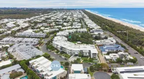 Beachside Haven Modern Townhouse with Pool - Image 5
