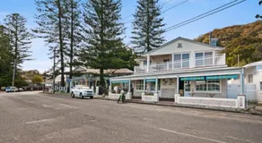 Happy Ours - Patonga Beach - Image 3