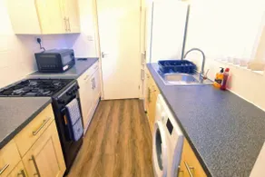 Beautiful home near LFC Stadium - Image 4