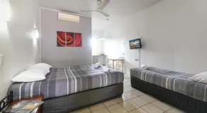 Cool Palms Motel - Image 2