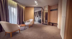 SZUR Home - Image 2
