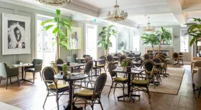 Bush Hotel Farnham - Image 3