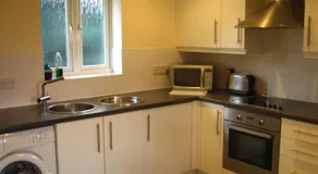 Simpson's Apartments - Image 5