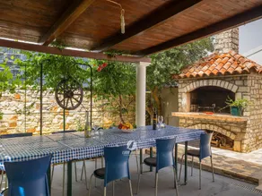 Holiday House in Sikici with Pool and Gym - Image 5