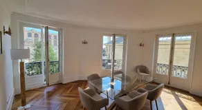 Face château St Germain en Laye, appartement 4 à 6 personnes, 23 min de Paris Champs-Elysées - Image 2