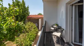 Luxe Holiday Home - Image 5