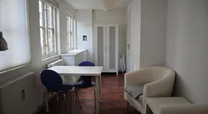 Rooms in quiet Yellow Courtyard Apartment - Image 3