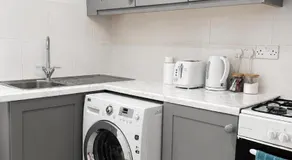 RS Prime Inn Birmingham - Premium Private Rooms & 2 Double Beds Apartment With Bathroom & Kitchen, Free Parking Near NEC, Airport, HS2 Birmingham - Image 3
