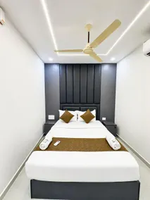 HOTEL LIME WOOD - Image 1