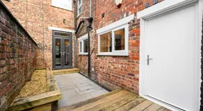 2 Bed Hale Home Free Parking Pet Friendly - Image 5
