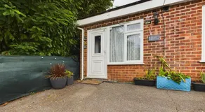 Lovely 1 bedroom apartment with parking - Image 3