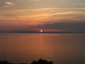 Charmant appartement de vacances avec barbecue et terrasse | Vue mer | À côté de la plage - Image 5