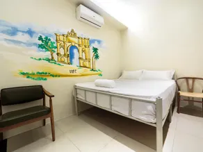 Tambayan Capsule Hostel & Bar - Image 3