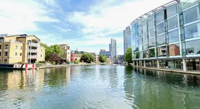 New Large 4 Bedroom & 3 Bathroom Flat near Angel Station in Zone 1 London for Max 13 Guests - Image 3