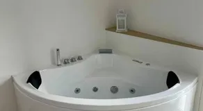 Greta’s suite & private spa - Image 4