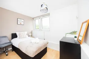 The King's Cross Stylish Suite - Image 2