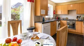 3 sovrum modernt hus med kök, vardagsrum, gratis WiFi och parkering - Image 2