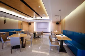 Starway Hotel Wenxi Swimming Pool - Image 4