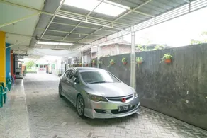 RedDoorz Syariah near Lippo Plaza Sidoarjo - Image 4
