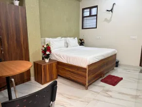 JMD Zoom Plaza Hotel - Image 3
