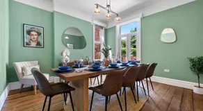 5-Bed Luxury Manor, Games Room, Off road parking & Stylish interiors, Central Gloucester, Cotswolds - Sleeps up to 12 Great for Groups! by Blue Puffin Stays - Image 3