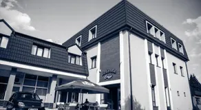 Luxe Stay - Image 2