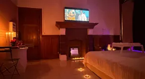 PINK ROOm - Image 2