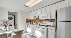 townhouse style two level apartment - Image 4