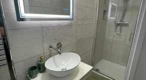 Rooms in Luxury 6 Bedroom House - Image 4