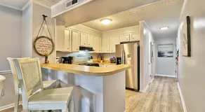 Beach &nightlife 3BR/2.5 BA service dog friendly - Image 5
