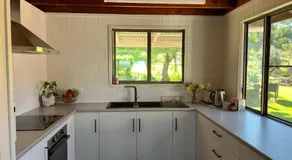 Chesterfield Farm Stay - Private Room - Image 4