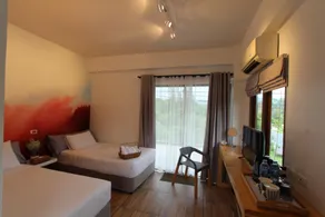 Vish Hotel and Cafe - Image 2