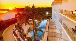 The Boathouse Resort Luxury Apartments - Image 3