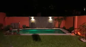 Dos habitaciónes independientes con baño privado en casa familiar - Image 2