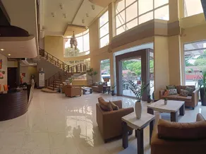 MO2 Westown Hotel - Mandalagan - Image 2