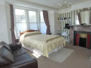 Lyndale Guesthouse - Image 3