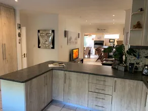 Regent Casa's - Cape Towns Blouberg Area - Where 16 people can stay - Image 3