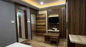 Hotel Oak - Image 2