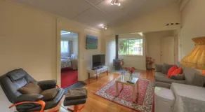 The Bank Guesthouse Glen Innes - Image 2