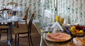 M Club De Luxe B&B - Image 4