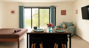 Charming beachfront studio - Image 3