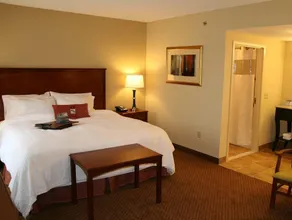 HAMPTON INN & SUITES WARREN - Image 5