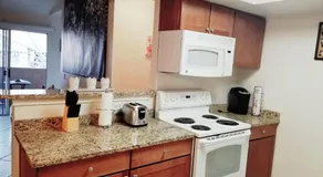 Lovely condo! Walking distance to the Strip with pool and spa - Image 5