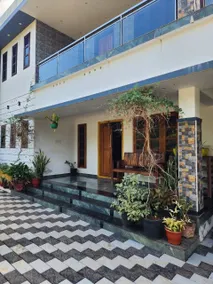 Spacious 5 BHK Luxury Stay - Image 5