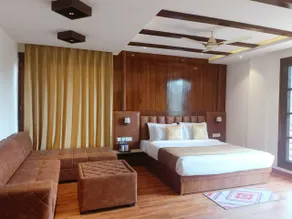 Green Retreat Hotel - Image 2