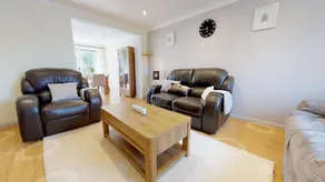 Oaklands A lovely 3 bed house 5 minutes walk away from Hatfield Town Centre - Image 2